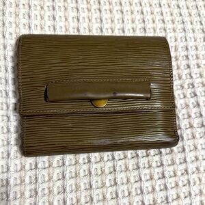Louis Vuitton Epi Portefeuille Tri Fold